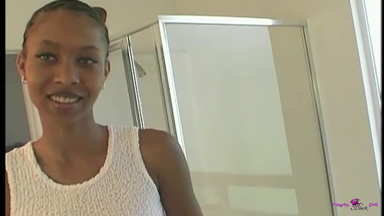 Naughty Black Girls: Стройная шоколадная крошка испытывает интенсивный оргазм, пока мужик бурит ее бритую пизду