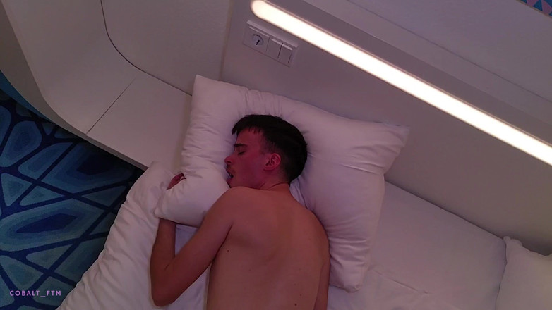 Cobalt FTM: 자지를 빨고 따먹히는 발정난 밀프
