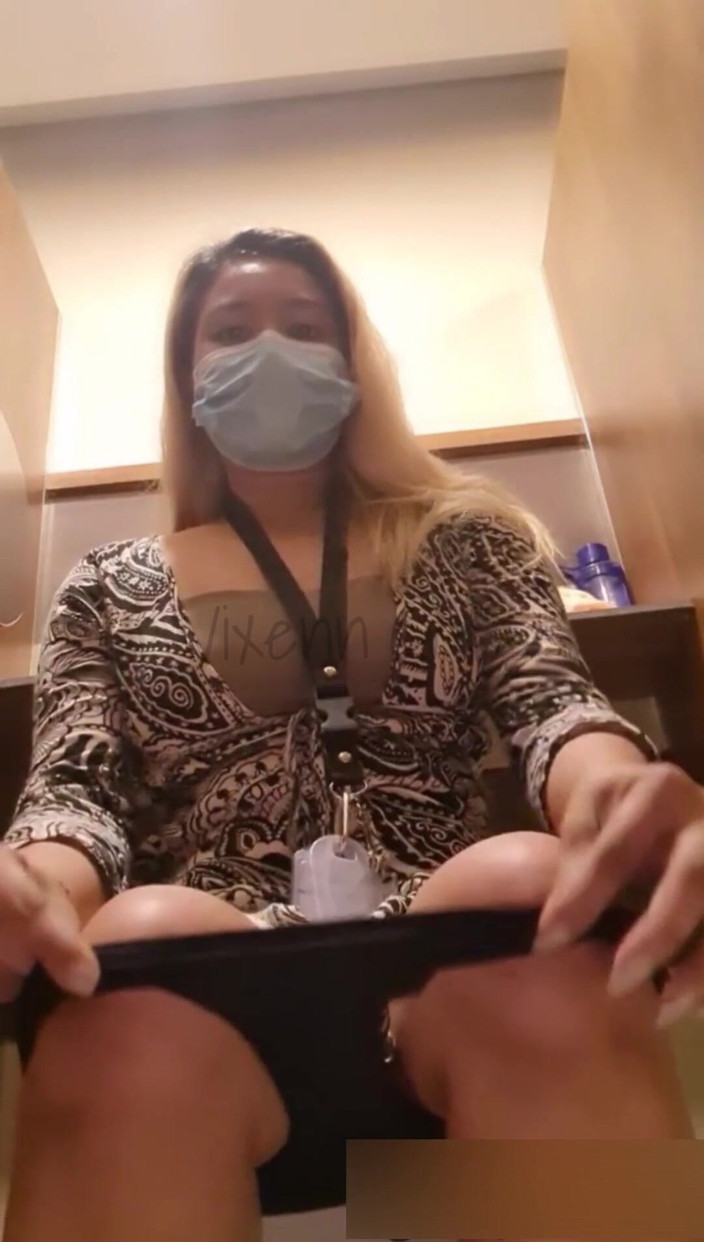 Vixenn Cruz: फिलीपीनी कॉल सेंटर एजेंट कार्यालय सीआर हस्तमैथुन जोखिम भरा सार्वजनिक सेक्स