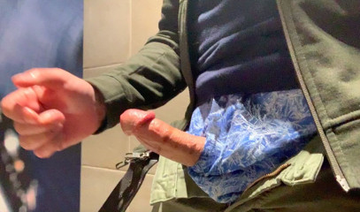 TJenner: 駅でムラムラしたので、トイレで立ち止まってガクガクしなければならなかった。アメリカンイーグルボクサーを着て。