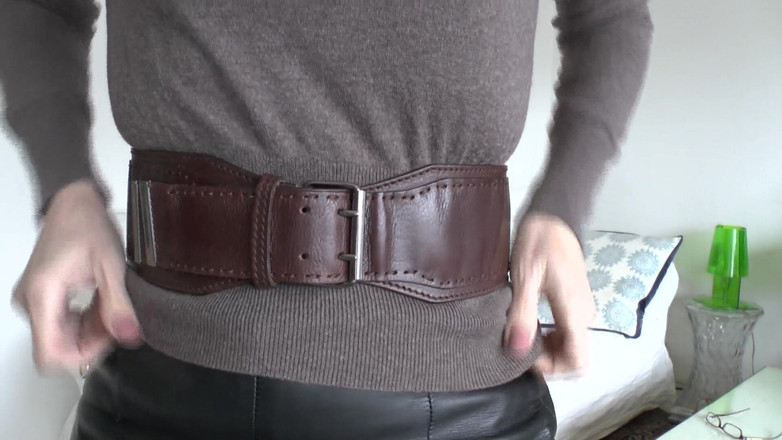 Lady Victoria Valente: Kelengkapan tali pinggang di Ruang Tamu, Bahagian 2, Lady Victoria Valente