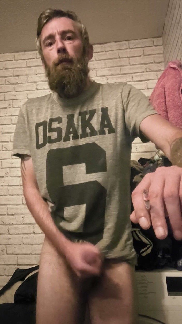Smoking stoker: Velký tvrdý čůrák honí a kouří