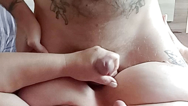 Zona901: Mi rende il cazzo duro e si masturba fino alla...