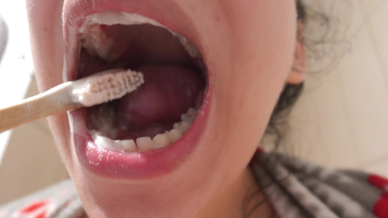 AmayaMori: Hintli üvey kız kardeşim dişlerini fırçalıyor ve sonra kare bir ağız...