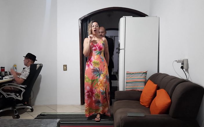 Gabi SweetCouplesStories: Der cuckold sieht nicht, wie der sugardaddy kommt, um seine...