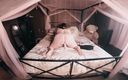 Sexy NEBBW: Oyuncak dolu yatak