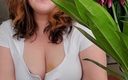 KinkyKatie: Коли хлопці купують мені квіти, я беру з собою сексуальні фото і надсилаю їм фото! Це весело зустрічатися зі мною, хочете його спробувати?