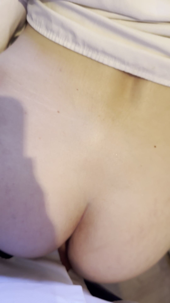 Lady Anna: トイレで同僚と夫を浮気した