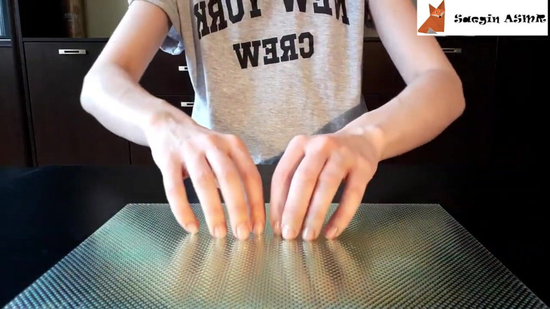 Saegin: [ASMR] Scratching textures, part 3 no talking