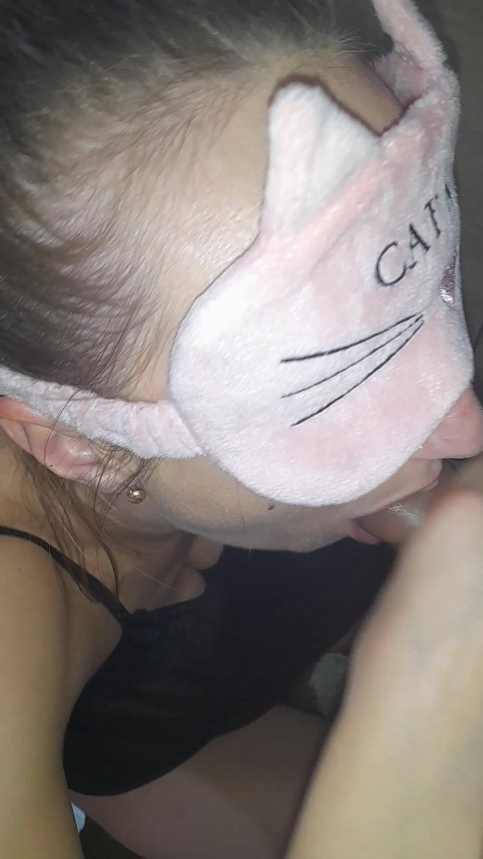 Audrey: Büyük memeli ateşli üniversiteli kız hızlı temizlik için tüm dölleri ağzına...