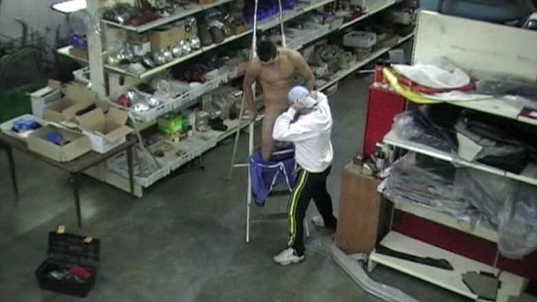STRAIGHTS BOYS COERCED TO FUCK GAY: Fodida por latino hetero trabalhador na garagem