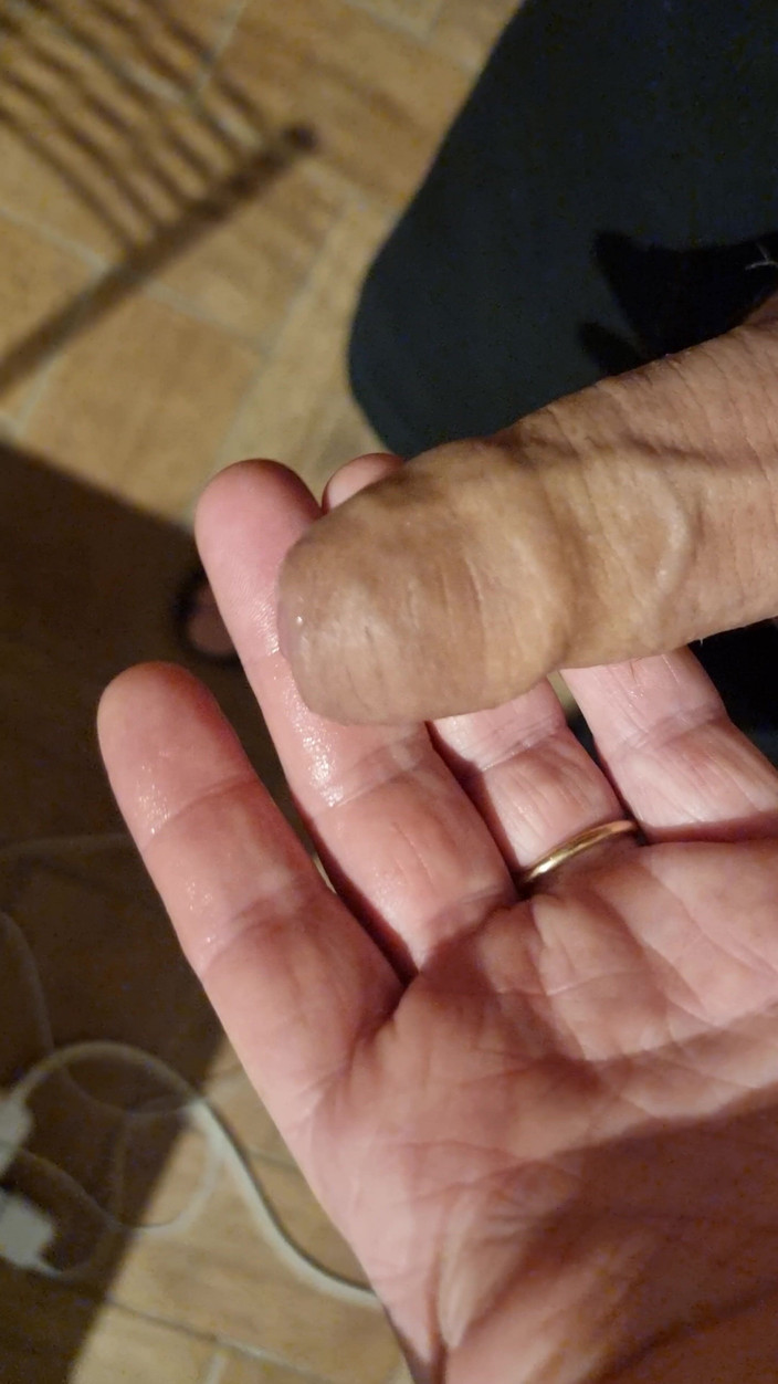 Jordance: Handjob đẹp trong vườn và rất nhiều tinh