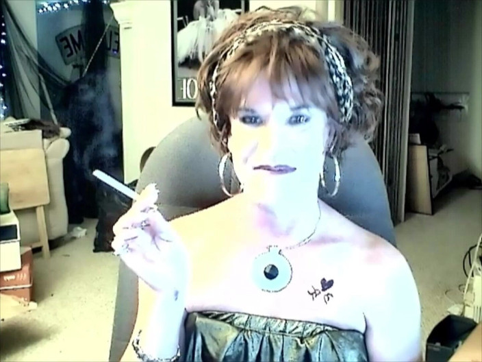 FemmeCheri120: オールディーズだけど、赤いかつらをかぶったグッディ