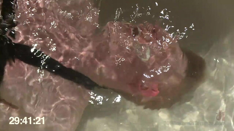 30 Minutes of Torment: Hetero kickboxer je ošukaný při střelbě na jeho náklad