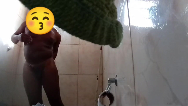 Office Hot: Freund duscht