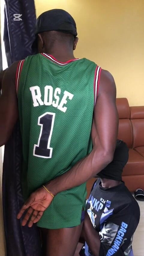 The dan: Ngentot tukang bersih-bersihku di sofa depan episode lengkap