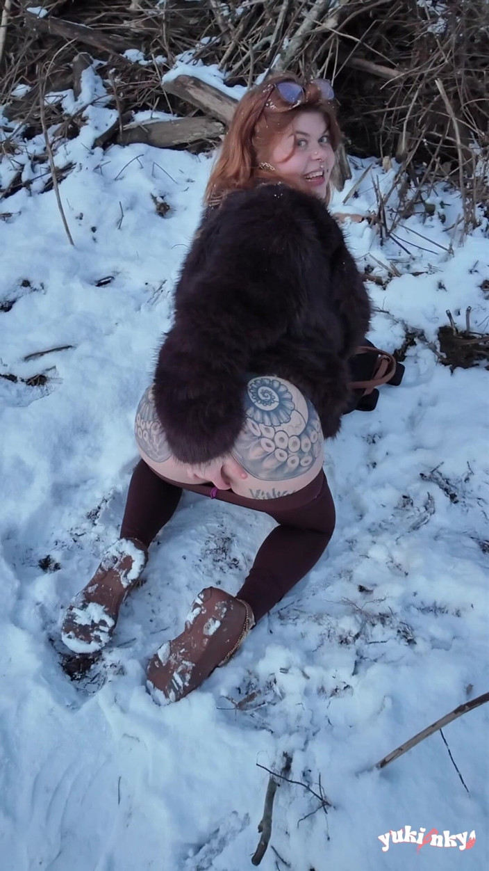 yukinky: Ogrzewam go na śniegu