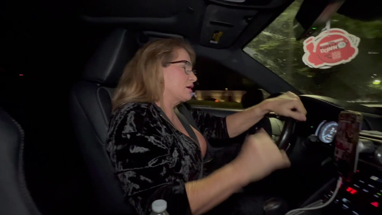 Island Boy Vids: 优步司机lana lee接我不仅仅是一次