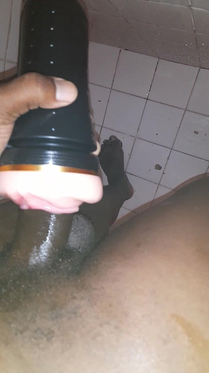 Black guy: Honění S9 E6