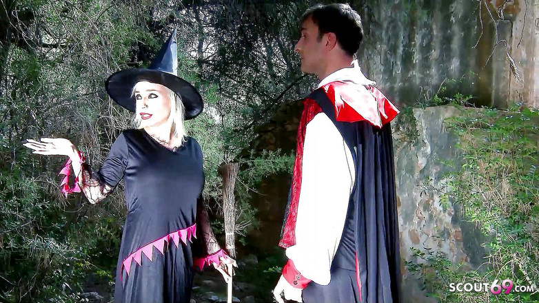 Full porn collection: Sexy blonďatá milfka Gina ošukaná dvěma muži v roleplay v...