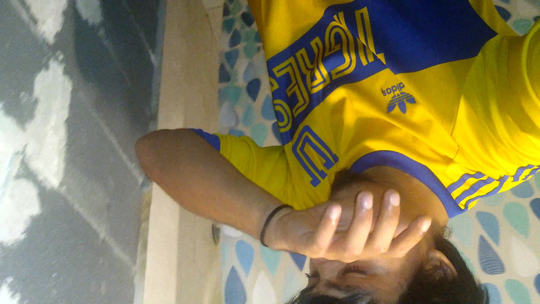 AlexAlejandro13: Ellerini göğsümün üzerinde kaydır