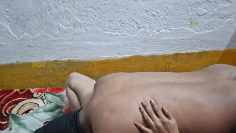 Busty Banuu: Prsatá služka žena šuká