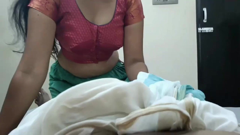 Desisexqueen: Ma belle-mère veut la baiser après que mon beau-père est...