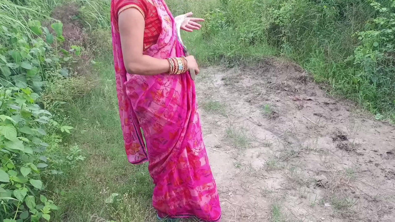 Lalita Singh: Desi Village Bhabhi Fucking in Field with Lover Boy Outdoor...