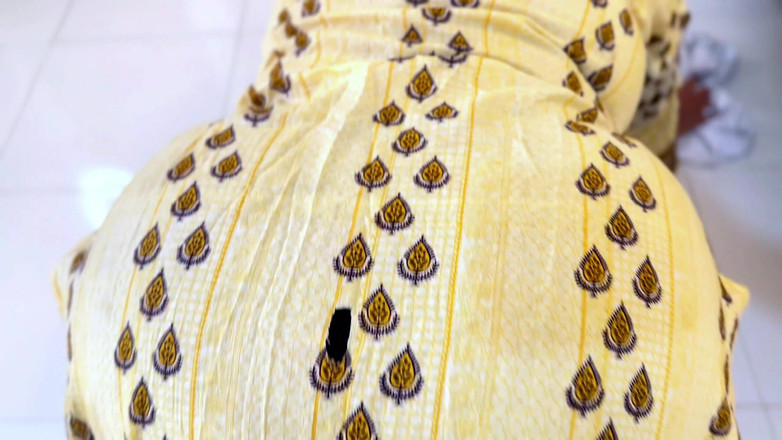 Aria Mia: Wenn stiefmutter unter dem bett steckt, gibt stiefsohn ihr unbegrenzten...