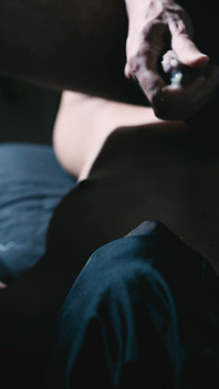 他用传教士体位操我，还在我胸上喷射