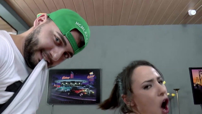 German Porn: Puppybella dvojitá penetrace kuchyň šukání fest