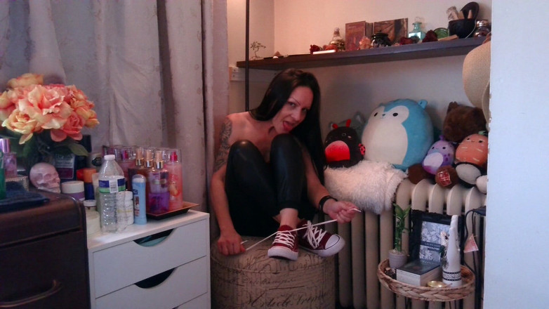 Raven Willow: Je veux me fouetter la chaussure