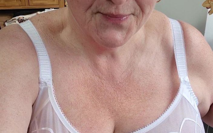 Uk Joolz: Ik neuk mezelf met mijn dildo op het aanrecht