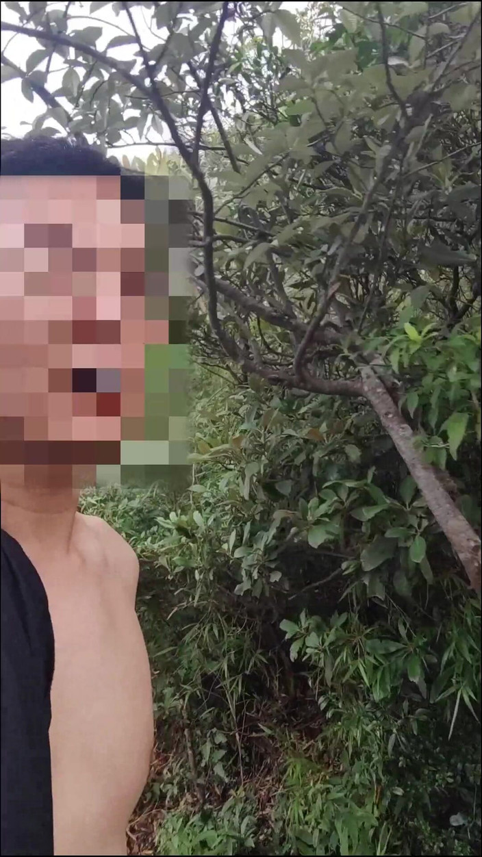 ChineseBisexual: Manzarayı görmek için beni dağın tepesine çıplak takip et