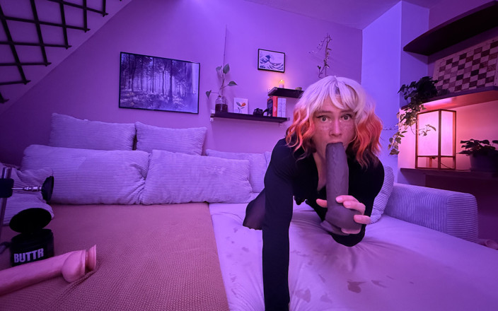 Elvi Lynx: Sissy Elvi Lynx Ass-to-mouth with Big Dildos - ATM