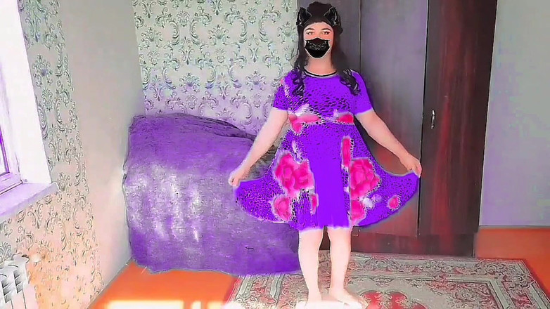 Kitty_Cross: Çarpıcı kadın kılıklı kadın neon ışıklarında yavaşça vücudunu azdırıyor