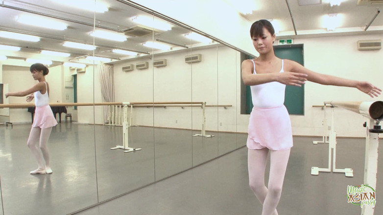 Magic Asian Pussy: 另一个正在进行的性感女性