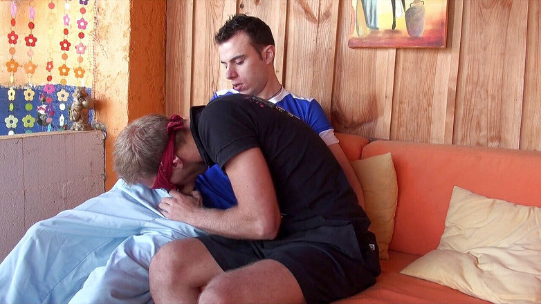 CASTING PORN AMATOR: Відтрахана найкращою подругою із зав'язаними очима зненацька