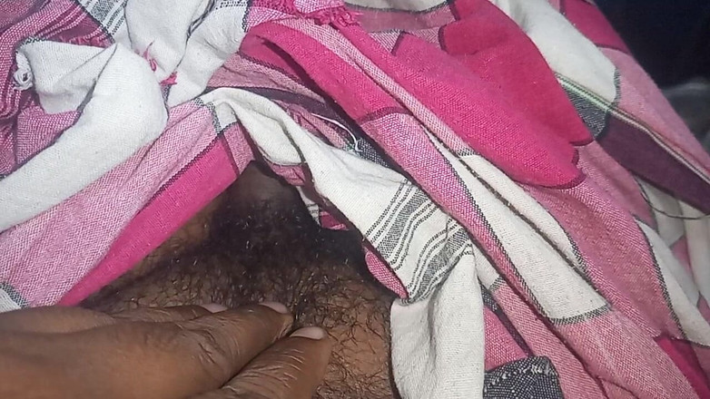 Hungry cliff: 인도 소년 빠는 마누라 보지 구멍