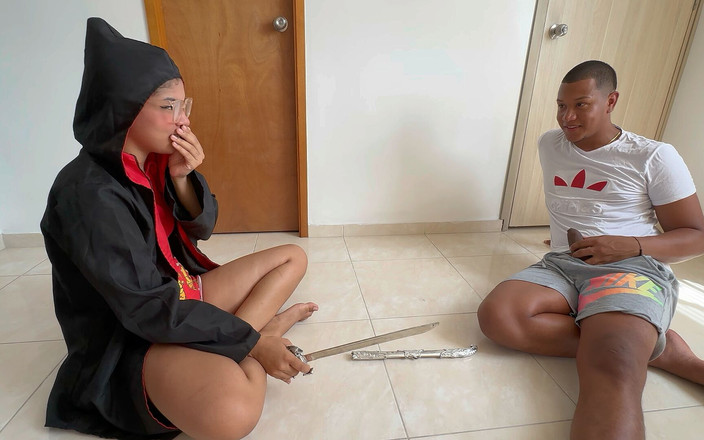 Saraymike: Mijn hete stiefzus gebruikt magie om seks te hebben met...