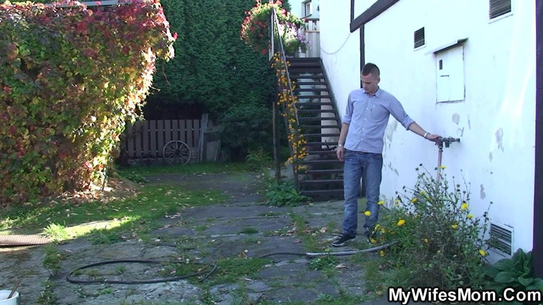 My Wifes Mom: Başka bir biniş yerine bir yolculuk