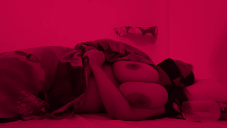 Khushi - XX: 熟女用手铐和背射惊喜。