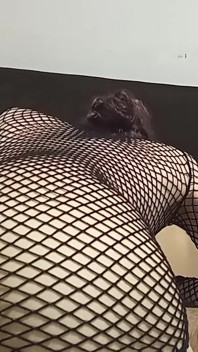 Lamo la vagina de mi novia y la penetro hasta que la llene de semen