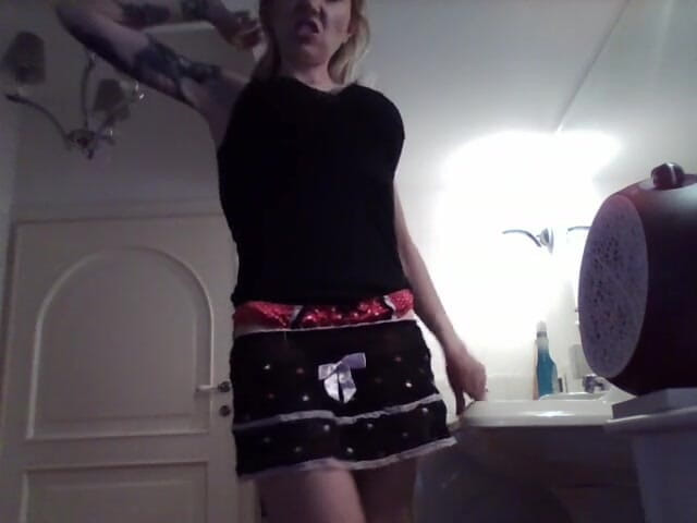 savannahamatoriale: Pakaian dalam seksi dengan dildo dalam mulut