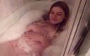 Radical pictures: Fofa amadora menina no banho