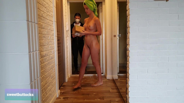 SweetButtocks: Hot Stepmom Meets Deliveryman Completely Naked