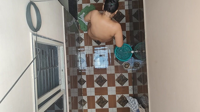 Crystalcouple: Ho visto la cognata del vicino fare un bagno