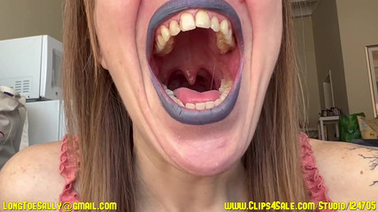 Long Toe Sally Big Buns: 널 삼키다