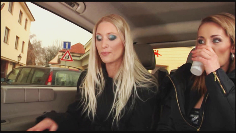 German amateur - 100% German hardcore videos: Holky vyzvednou chlapy, aby je ošukali v autě