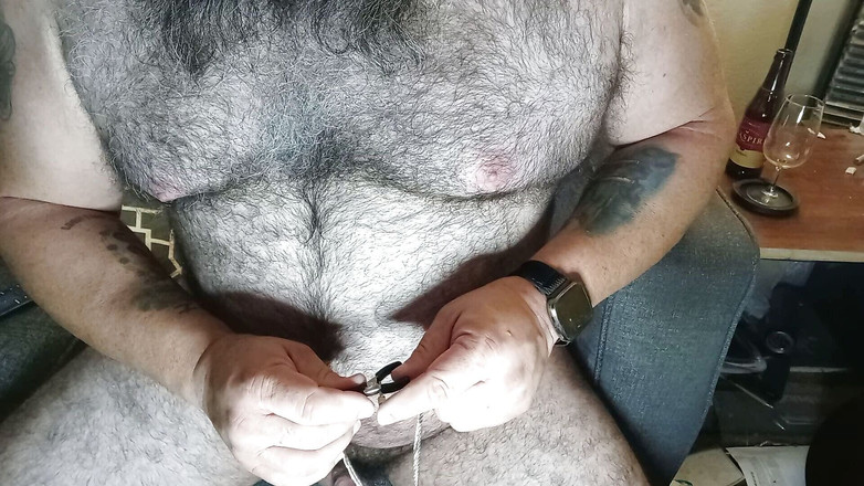 Monk3yMing0: Orso peloso si masturba e assaggio del mio sperma